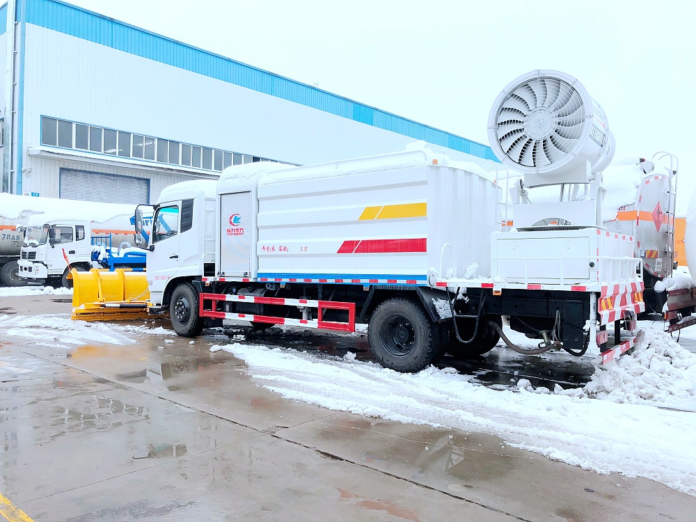 東風(fēng)天錦多功能抑塵除雪車