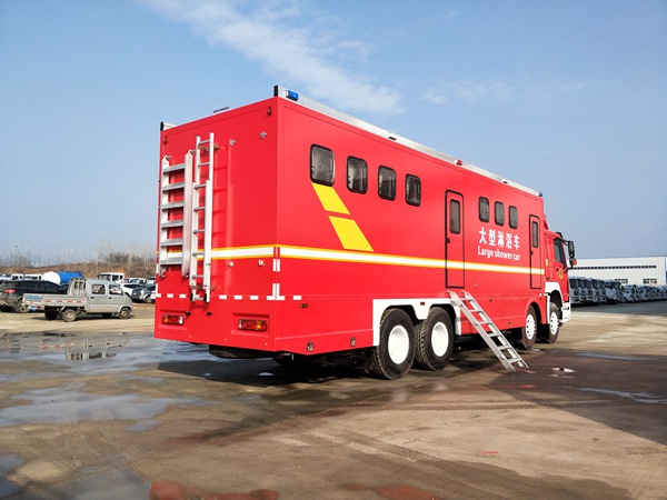 重汽豪沃后雙橋20人淋浴車